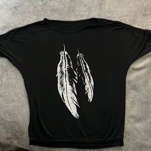 Cute Feather Dreamcatcher Cut out Sleeve Top!